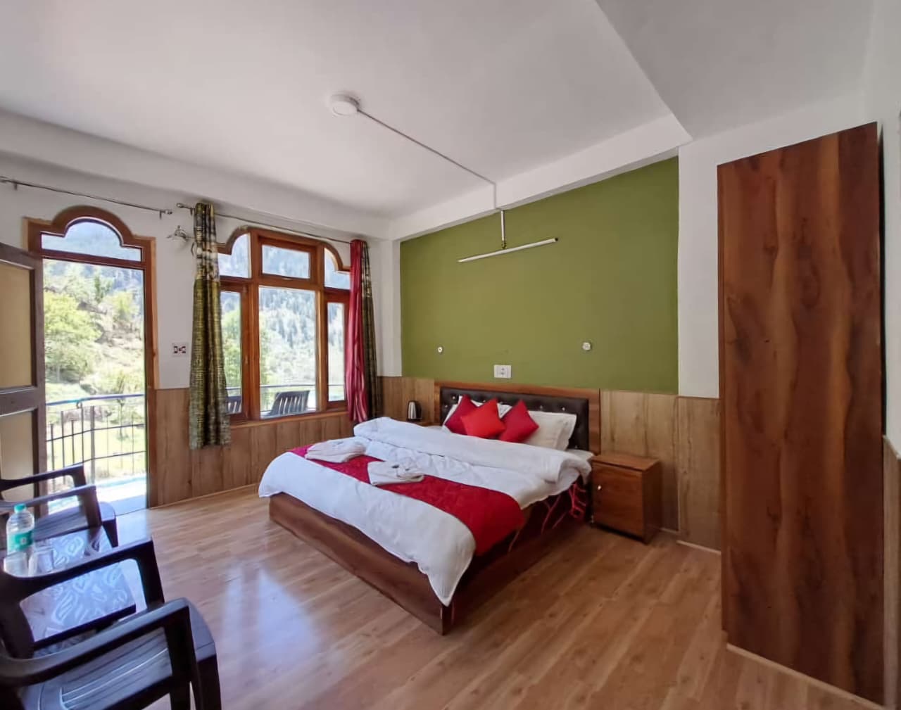 Room at Hotel Apple Resort Sangla